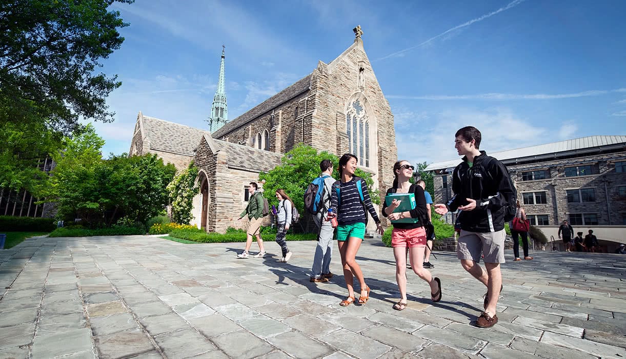 Students walking in front of the Alumni Memorial Chapel
