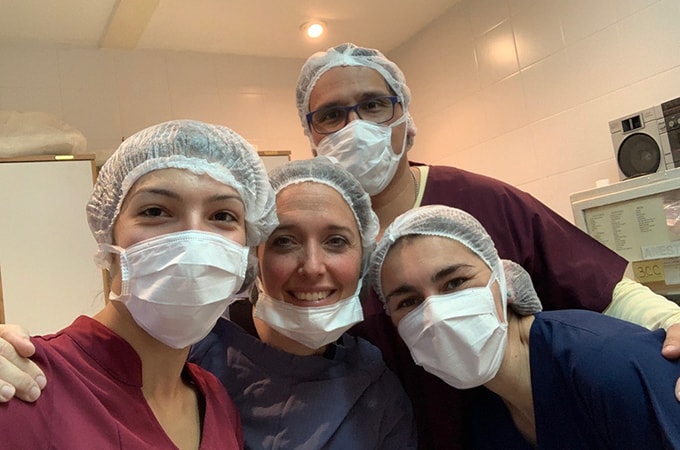 Selfie of Francesca Minicozzi with a group of doctors