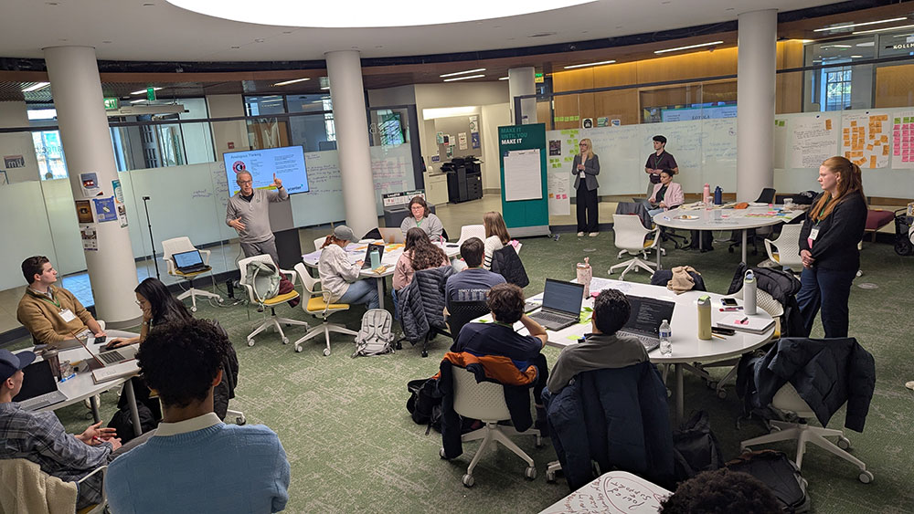 Jon Weinstein, Loyola’s inaugural occupant of the Simon Professorship in Entrepreneurship, holds a class in the Forbes Idea Lab